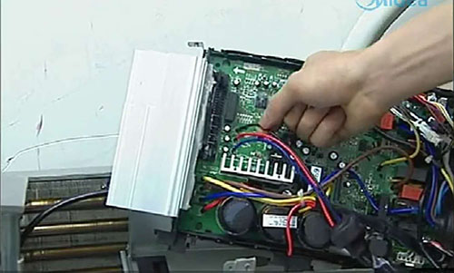 宁强美的空调电话是多少