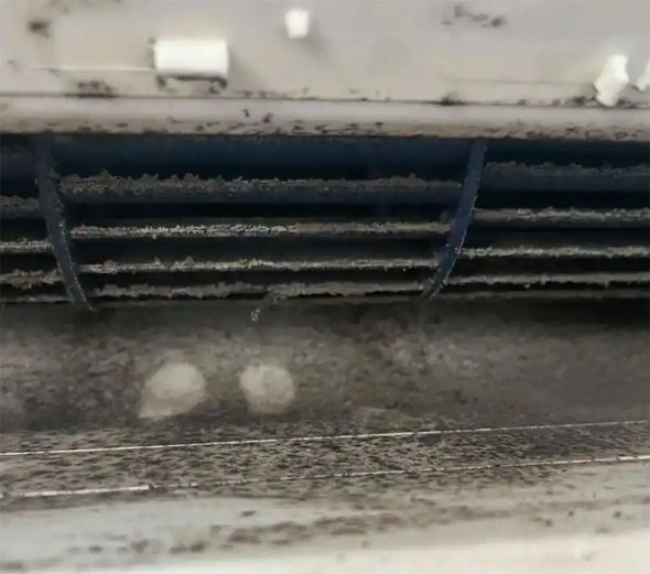 宁强空调吹的风有股烧焦味是怎么回事